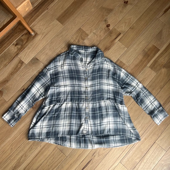 American Eagle Outfitters Navy and White Plaid Shirt - Picture 2 of 10